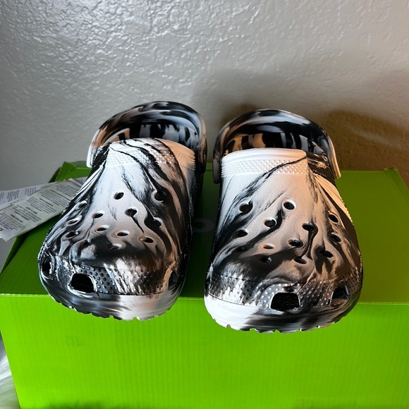 NWT Crocs Classic Marbled Clog size size m8/w10 - Picture 2 of 7